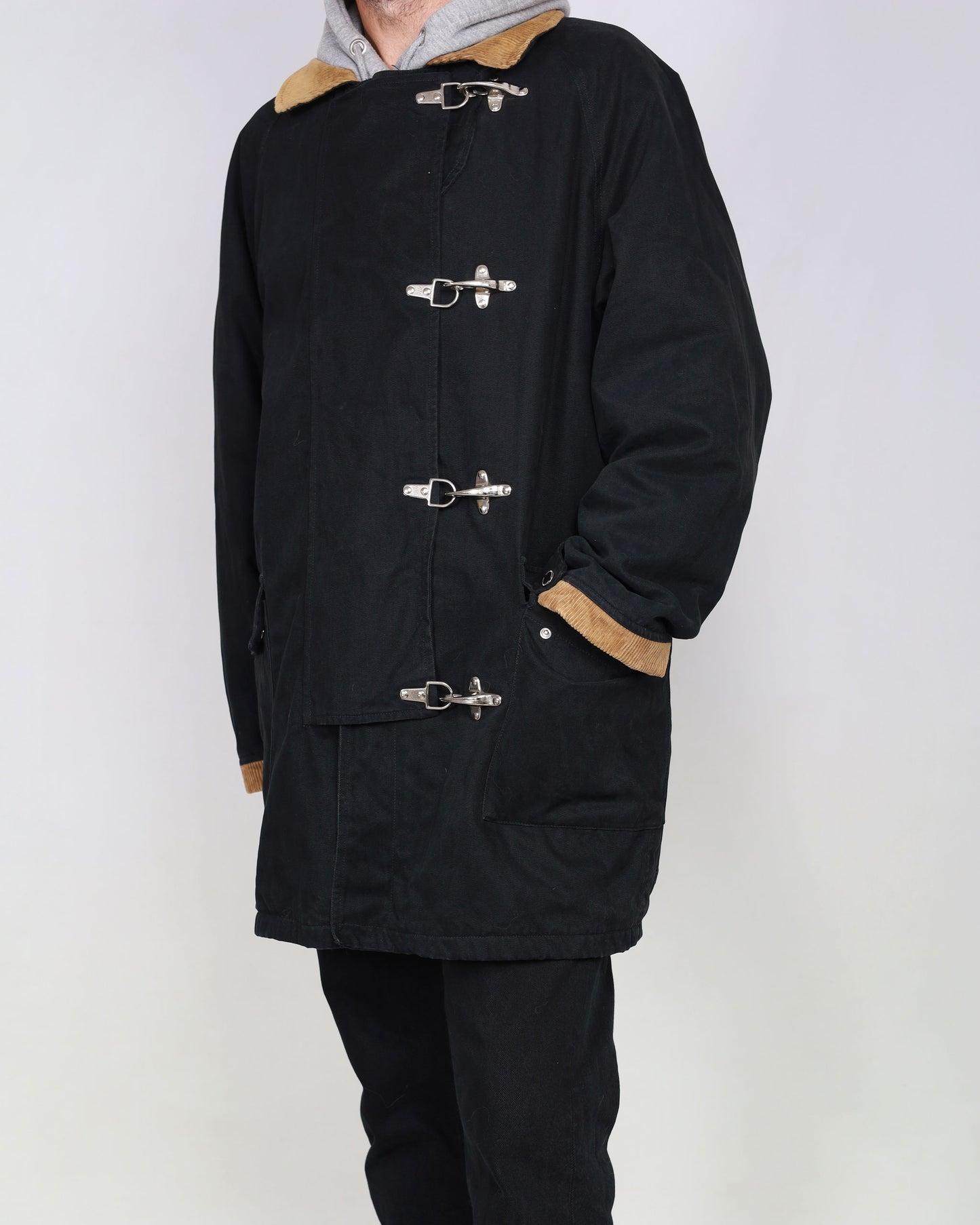 Giacca sportiva con fibbia O'Kief con risvolti e maniche in velluto a coste, nera XL 